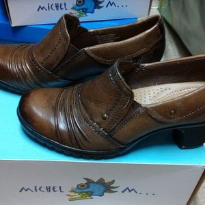 Brown dress clogs